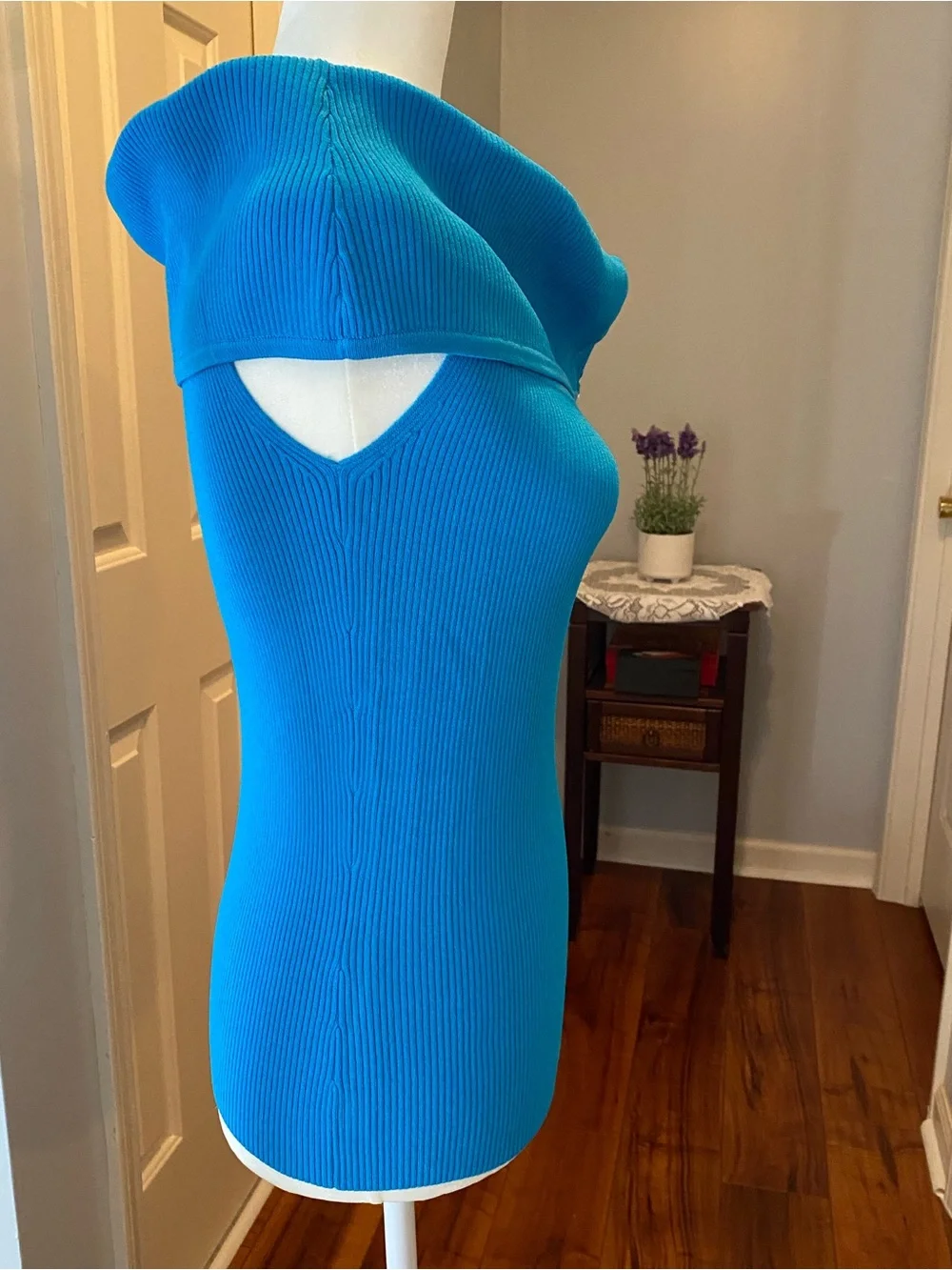 VINTAGE CACHE Bright Blue Ribbed Off-Shoulder Top with Zip and Studs - Picture 5 of 15